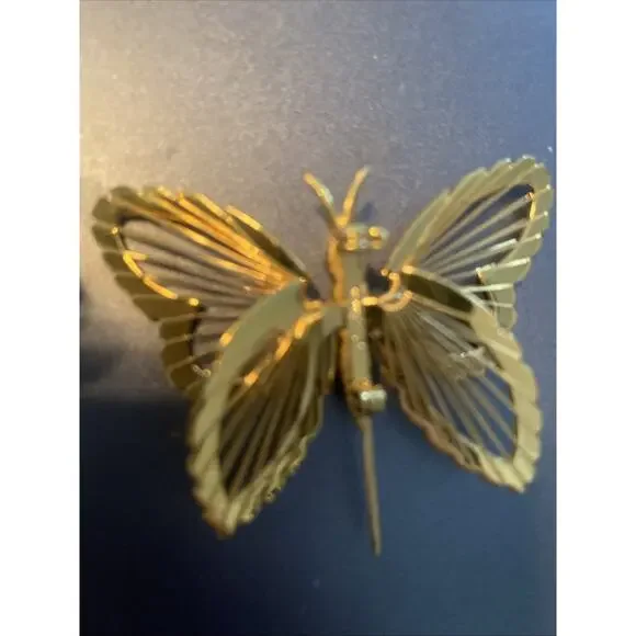 Vintage Signed MONET Gold Tone Wire Work Butterfly Brooch Pin 3D - Picture 6 of 6
